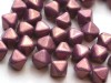  50 st pyramidprlor, 6 mm, Chalk White Lila Vega Luster 