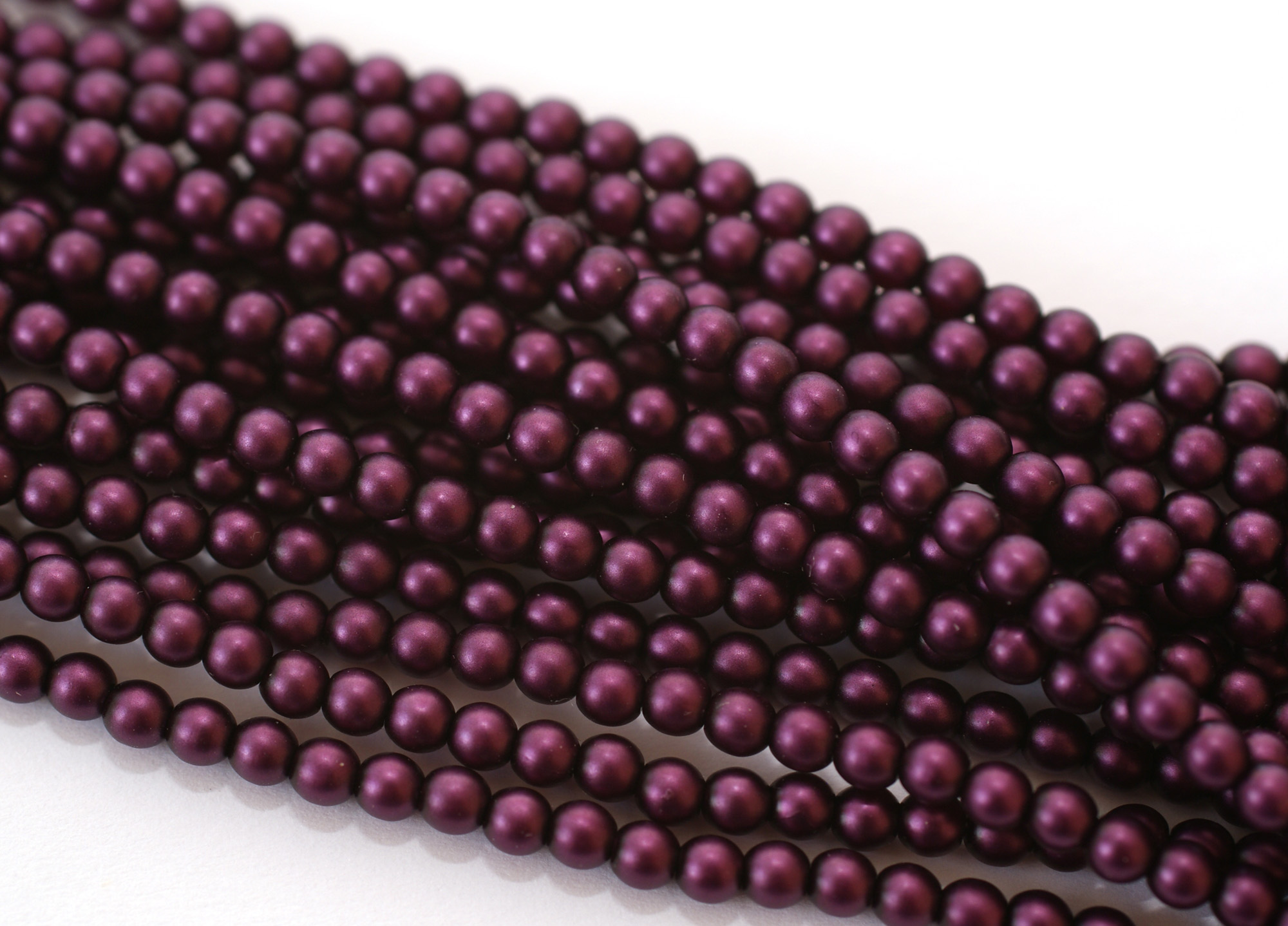 120 st 4 mm runda glaspärlor i pärlemor, Matted Grape Satin