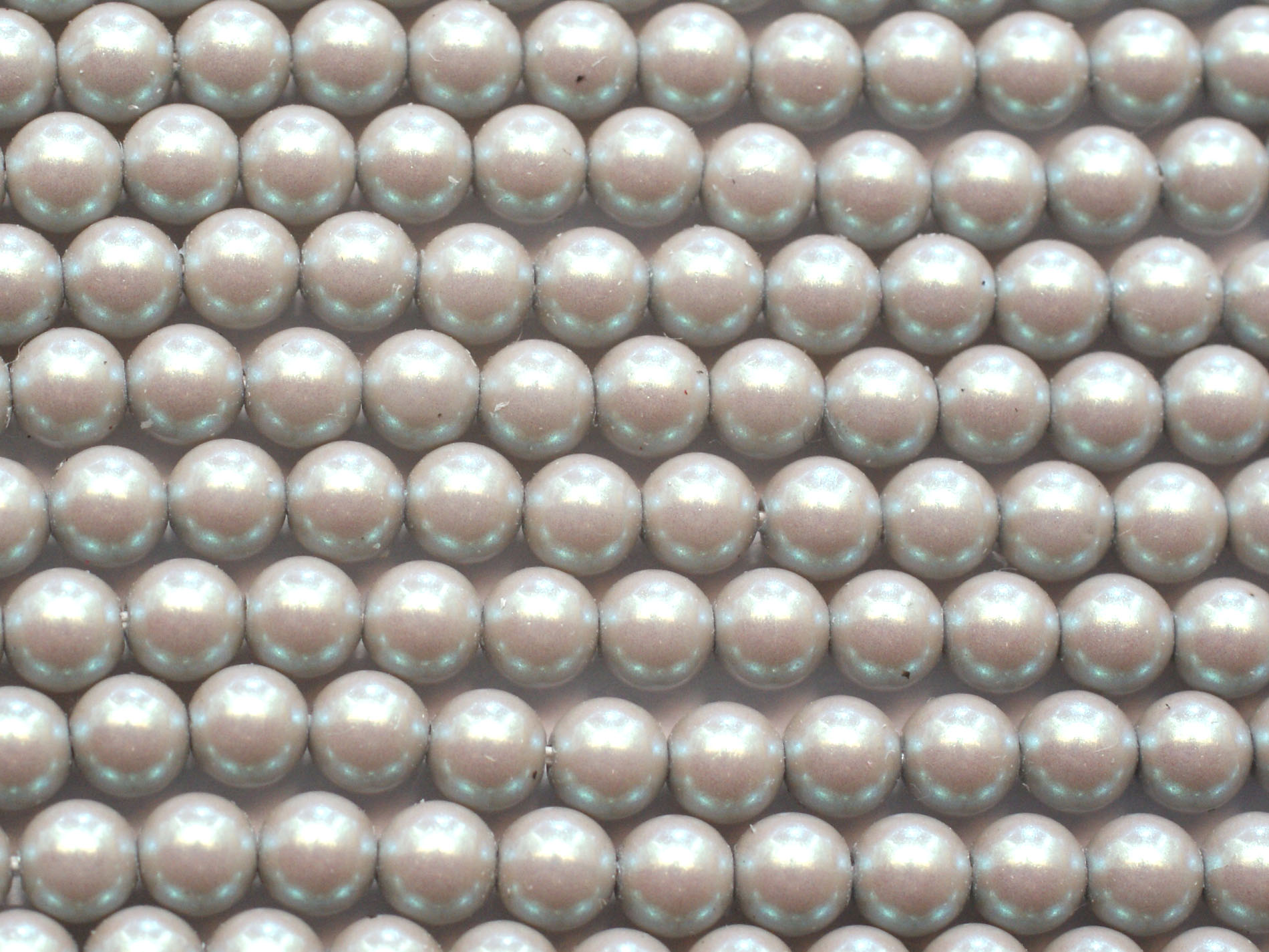 30 st Preciosa Nacre Pearl, 4 mm, Pearlscent Grey