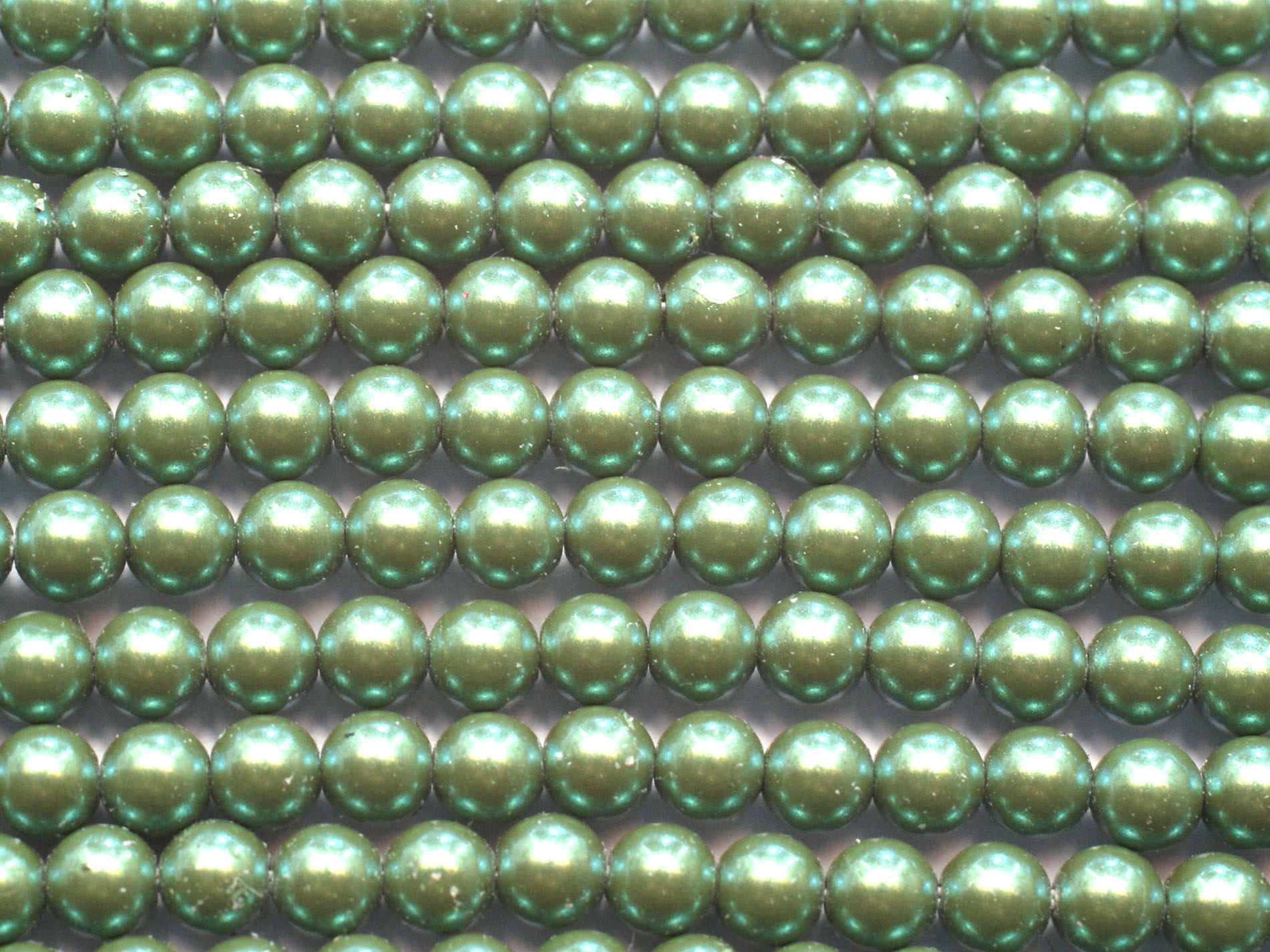 30 st Preciosa Nacre Pearl, 4 mm, Pearlscent Green