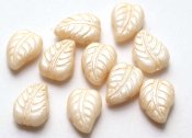 10 st 2-hole Leave, 7x10 mm, Chalk White Champagne