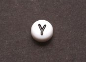 1 st vit bokstavsprla i acryl, 7 mm, Y