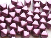 50 st pyramidprlor, 6 mm, Alabaster Burgundy