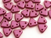 30 st Czechmates Triangles 6 mm, Pearl Coat - Purple Velvet