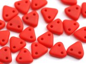 30 st Czechmates Triangles 6 mm, Matte - Opaque Red