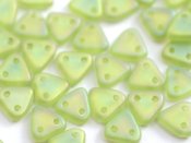 30 st Czechmates Triangles 6 mm, Matte Iris - Olivine