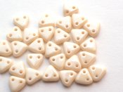30 st Czechmates Triangles 6 mm, Opaque Luster - Champagne