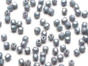 50 st Firepolished 2 mm, Chalk White Baby Blue Luster
