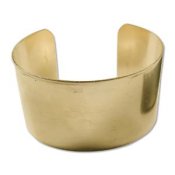 1 st armbandsstomme i m�ssing. ca 37 mm bred.