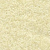 2 g 15/0 Delicas, Ceylon Light Yellow