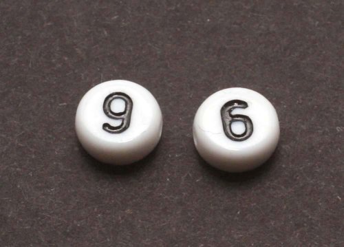1 st vit bokstavsprla i acryl, 7 mm, 6 & 9