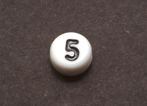 1 st vit bokstavsprla i acryl, 7 mm, 5