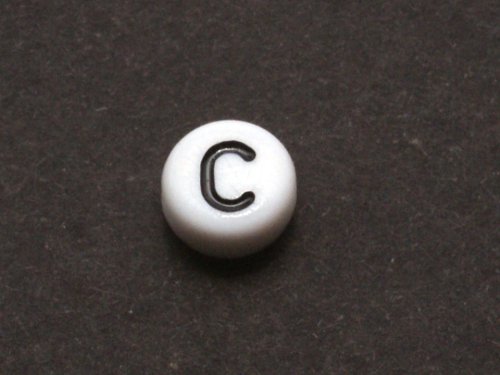 1 st vit bokstavsprla i acryl, 7 mm, C