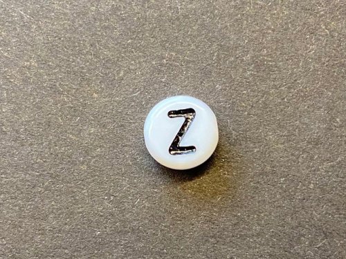 1 st vit bokstavsprla i acryl, 7 mm, Z