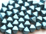  50 st pyramidpärlor, 6 mm, Alabaster Blue 