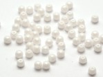  100 st runda, 3 mm, Chalk White Shimmer 